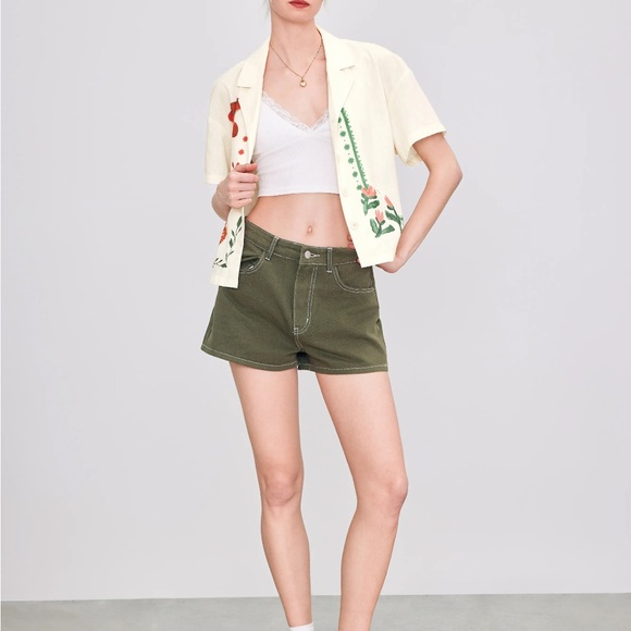 Collar Floral & Mushroom Short Sleeve Shirt (M) - Picture 3 of 7